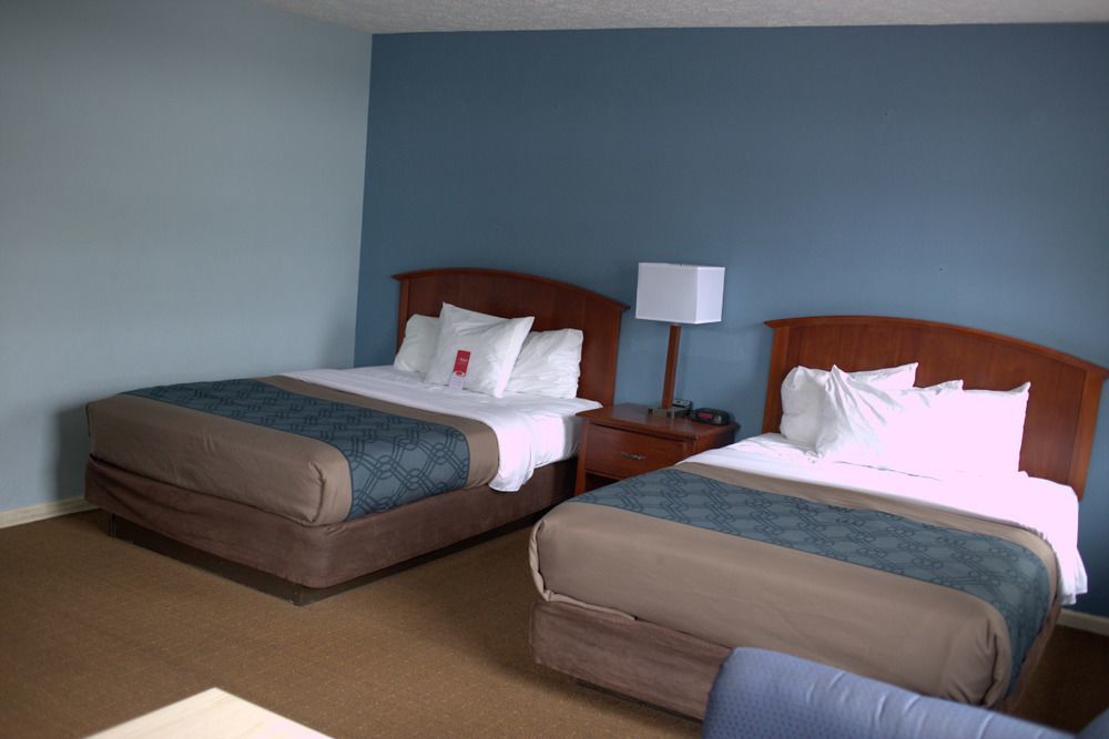 Econo Lodge Inn & Suites South Sandusky Exterior photo